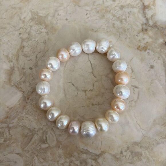 Fresh Water Pearl Stretch Bracelet - Picture 5 of 5